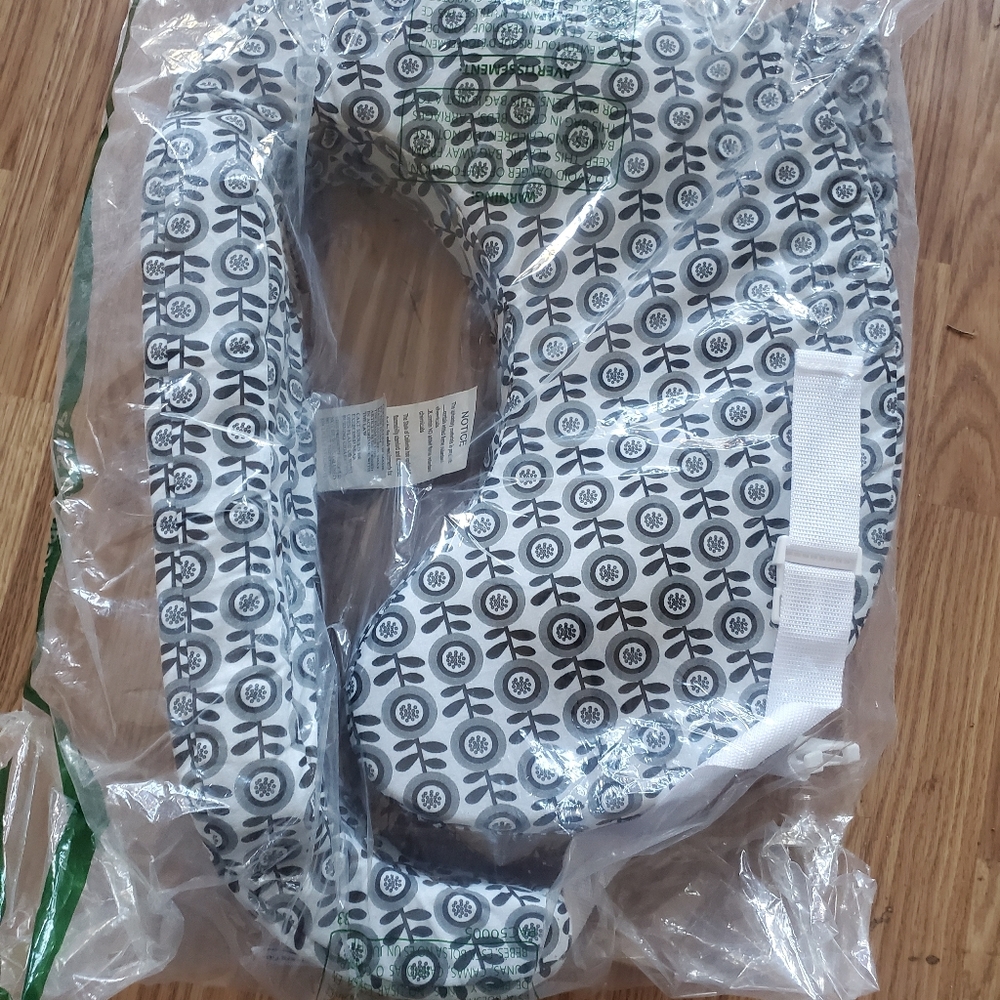 Breast Feeding pillow - Picture 1 of 2